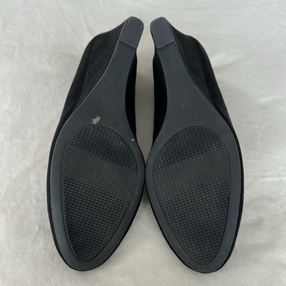 A New Day Black Suede Wedge Heels Size 9.5 – Classic Closed Toe - Picture 5 of 5